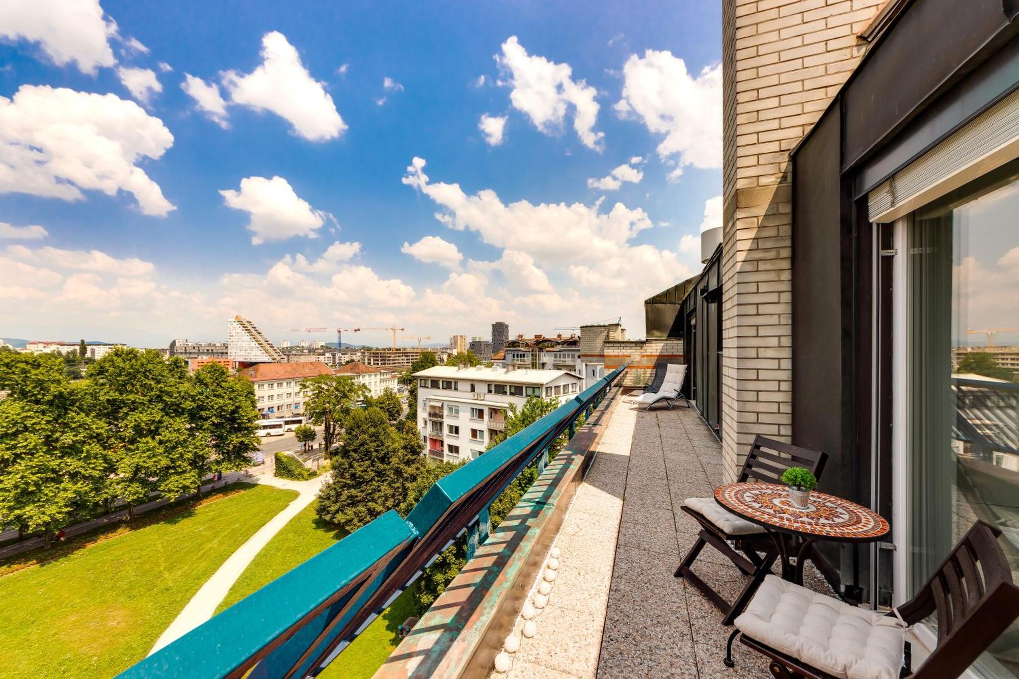 Luxe Penthouse With A Castle View Ljubljana Exterior photo